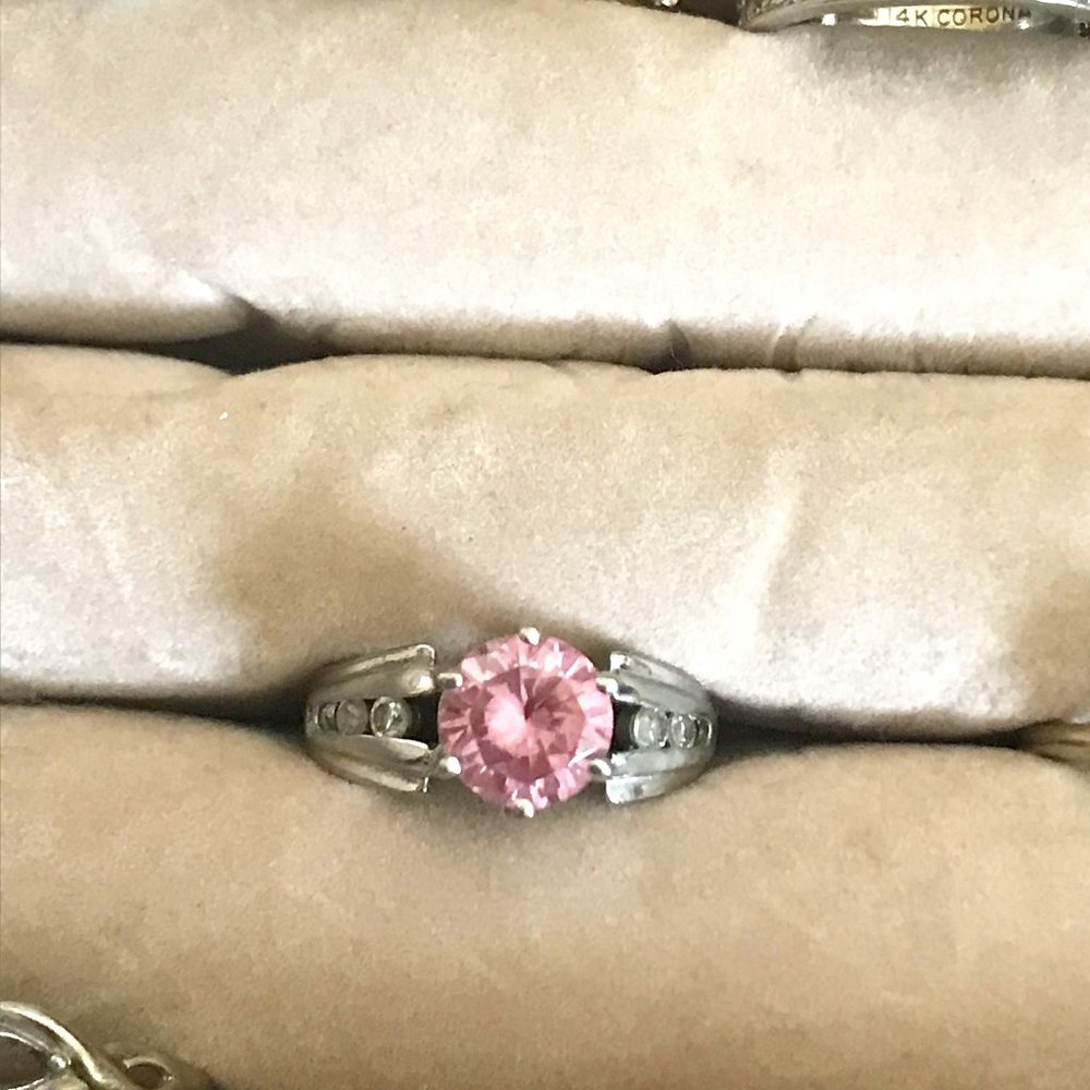 925 stearling silver ring with 2 ct Pink Sapphire